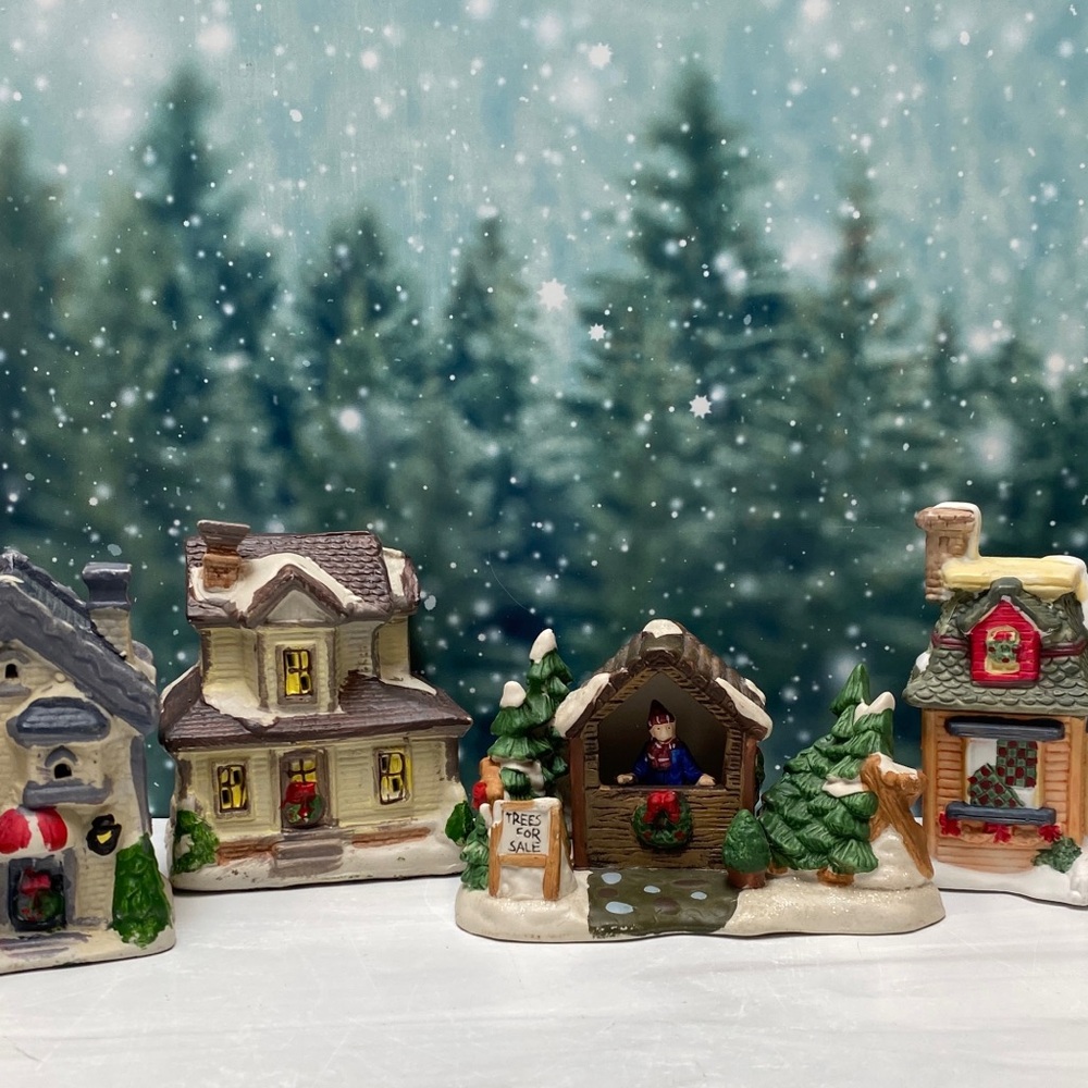 VtgMini Christmas Village Houses Set of 4 Porcelain Houses + Cobblestone Corners